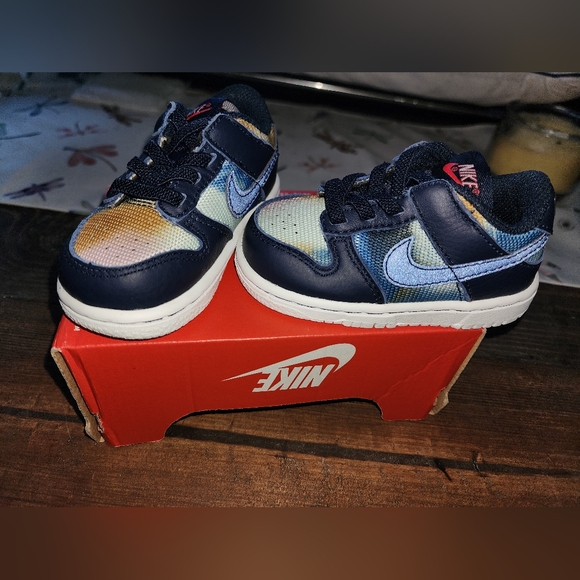 Nike Dunk Low SE - Picture 3 of 11